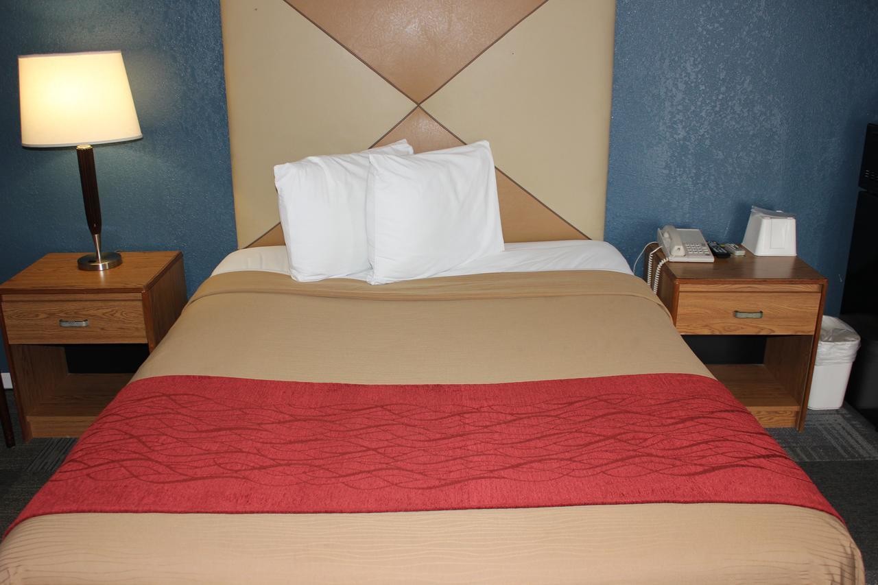 Econo Lodge Oskaloosa Esterno foto
